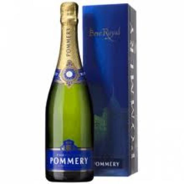 Photo taken at Gall & Gall Twijnstraat by Toon v. on 12/29/2012