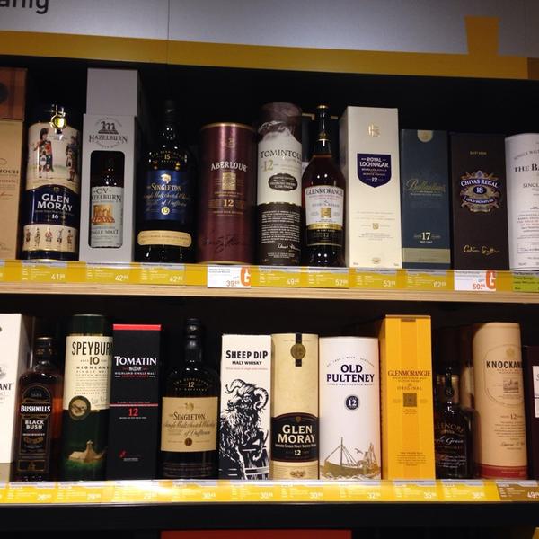 Photo taken at Gall & Gall by Anton T. on 9/19/2013