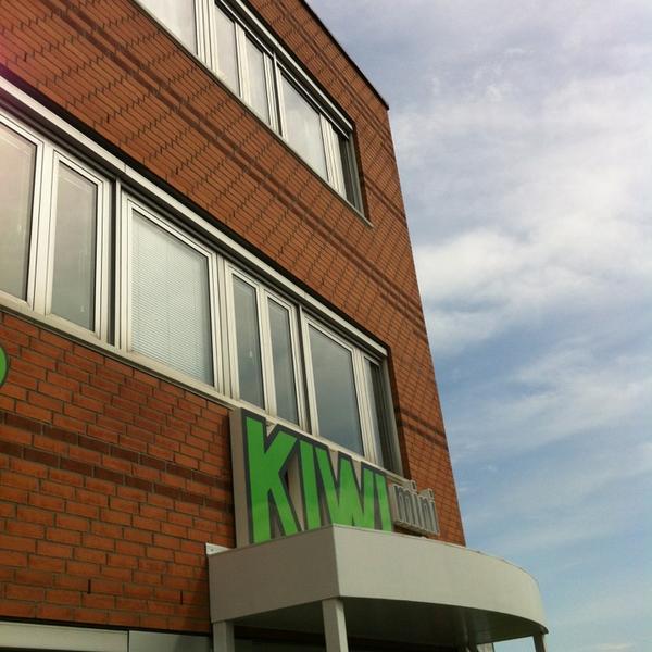 Photo taken at Kiwi by Nor D. on 7/16/2013