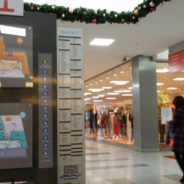 Photo taken at Donau-Einkaufszentrum (DEZ) by Chris K. on 1/19/2014