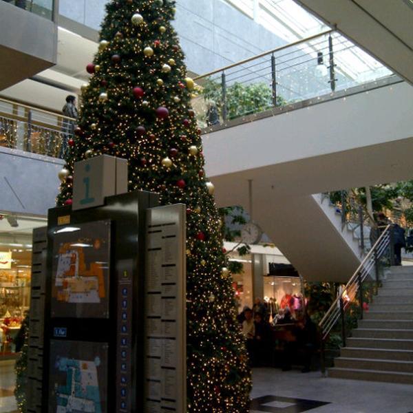 Photo taken at Donau-Einkaufszentrum (DEZ) by Maria P. on 12/4/2013