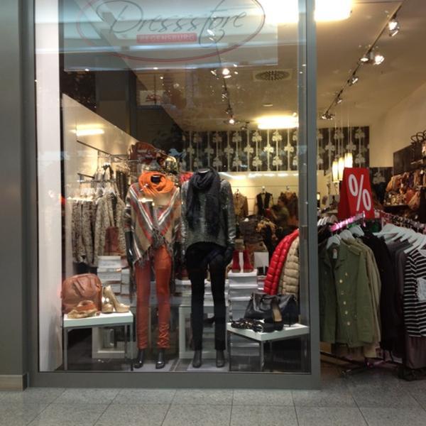 Photo taken at Donau-Einkaufszentrum (DEZ) by Марина Б. on 12/11/2012