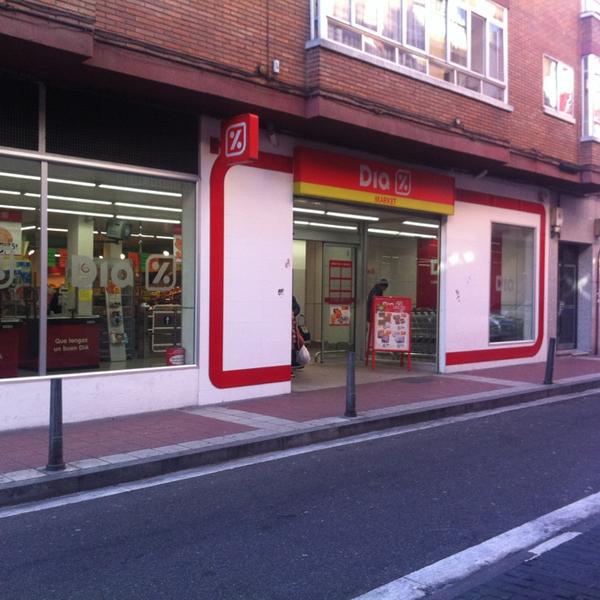 Photo taken at Supermercado Dia by Jorge on 1/3/2013