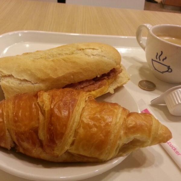 Photo taken at HEMA by Colinda v. on 2/6/2013