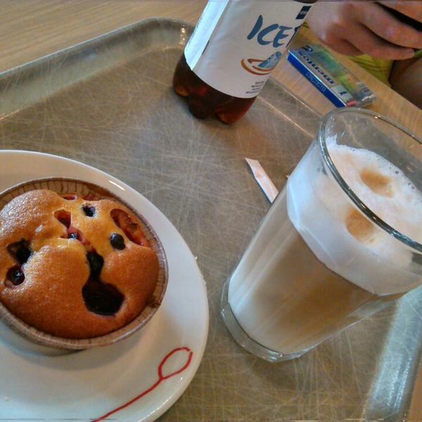 Photo taken at HEMA by Veerle D. on 8/13/2014