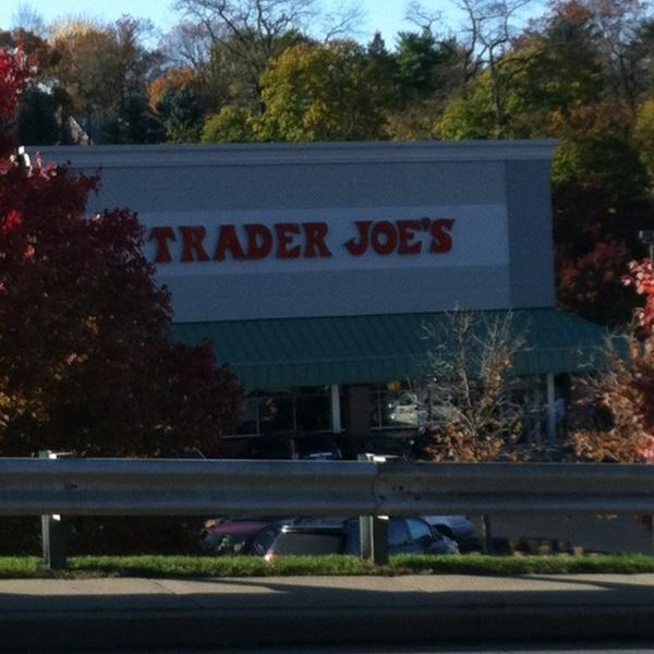 Photo taken at Trader Joe's by Chris M. on 11/5/2011-美国宾夕法尼亚州上圣克莱尔华盛顿路1630 Photo taken at Trader Joe's by Chris M. on 11/5/2011