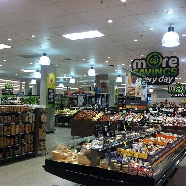 Photo taken at Woolworths by Marco d. on 11/15/2013-澳大利亚昆士兰州纽斯特德天驰76 Photo taken at Woolworths by Marco d. on 11/15/2013