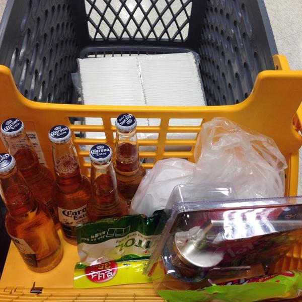 Photo taken at 이마트 (E-Mart) by Kate H. on 8/12/2013-济州西归浦市9209易买得超市 Photo taken at 이마트 (E-Mart) by Kate H. on 8/12/2013