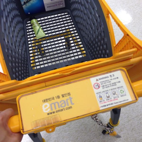 Photo taken at 이마트 (E-Mart) by Stanure C. on 10/4/2013-济州西归浦市9209易买得超市 Photo taken at 이마트 (E-Mart) by Stanure C. on 10/4/2013