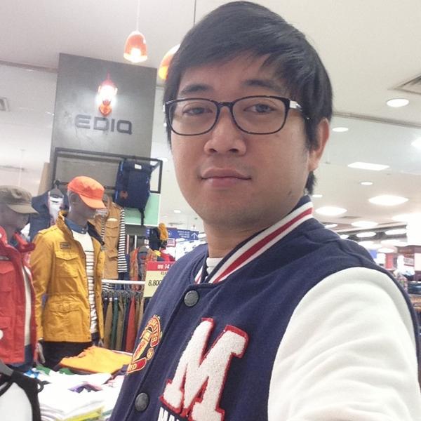 Photo taken at 이마트 (emart) by Jun G. on 3/25/2013