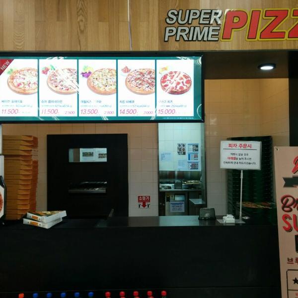 Photo taken at 이마트 (emart) by Hwasung K. on 9/5/2014