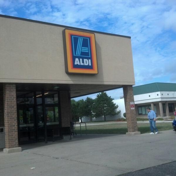 Photo taken at Aldi by Tommy T. on 8/13/2012