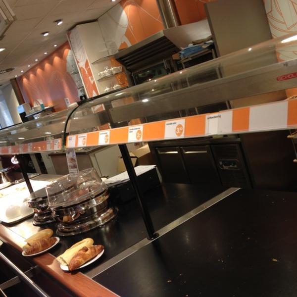 Photo taken at HEMA by Johan P. on 6/19/2012-荷兰北布拉班特省埃因霍温权利街37号 Photo taken at HEMA by Johan P. on 6/19/2012