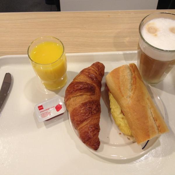 Photo taken at HEMA by Johan P. on 12/5/2012-荷兰北布拉班特省埃因霍温权利街37号 Photo taken at HEMA by Johan P. on 12/5/2012