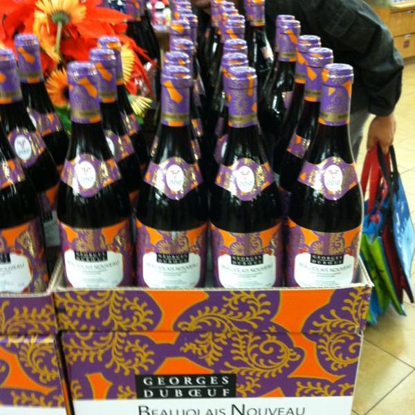 Photo taken at Whole Foods Market by Sarah R. on 11/19/2012-加利福尼亚州帕萨迪纳小阿罗约PKWY465 Photo taken at Whole Foods Market by Sarah R. on 11/19/2012