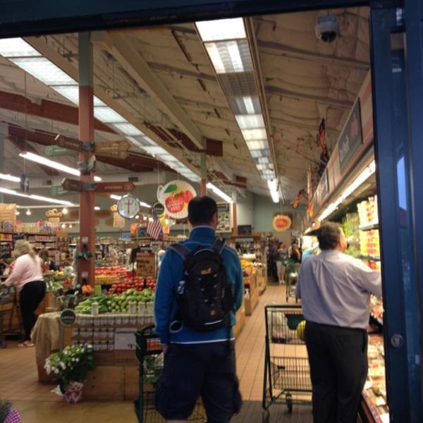 Photo taken at Whole Foods Market by boojooeden on 6/30/2012-加尼福尼亚蒙特雷德尔蒙特康涅狄格800(在穆拉斯大道) Photo taken at Whole Foods Market by boojooeden on 6/30/2012
