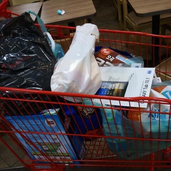 Photo taken at 홈플러스 (Home plus) by Mailen S. on 11/10/2012-庆尚南道昌原市合浦区56 Photo taken at 홈플러스 (Home plus) by Mailen S. on 11/10/2012