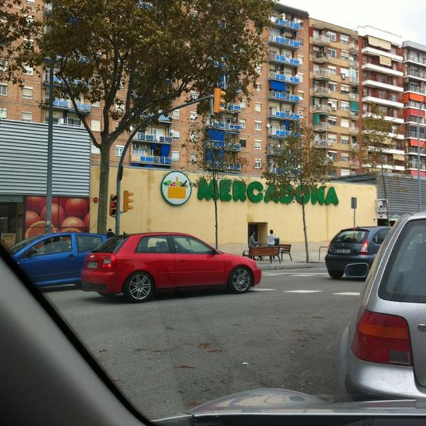 Photo taken at Mercadona C/Peru by Joan P. on 11/5/2011