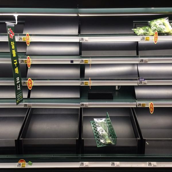 Photo taken at 홈플러스 (Home plus) by Jeong Hyun P. on 1/25/2014-首尔特别市中浪区353 Photo taken at 홈플러스 (Home plus) by Jeong Hyun P. on 1/25/2014