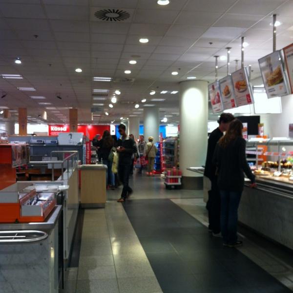 Photo taken at HEMA by Richie P. on 8/26/2012-荷兰南荷兰省海牙格罗特市场街57号 Photo taken at HEMA by Richie P. on 8/26/2012