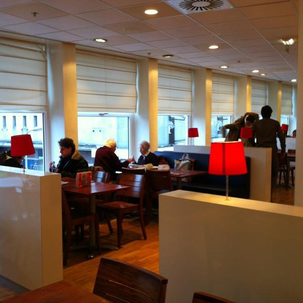 Photo taken at HEMA by Richie P. on 12/24/2012-荷兰南荷兰省海牙格罗特市场街57号 Photo taken at HEMA by Richie P. on 12/24/2012