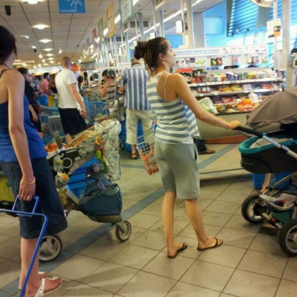 Photo taken at Albert Heijn XL by Chris M. on 5/26/2012-荷兰南荷兰省莱岑丹锦带路48号 Photo taken at Albert Heijn XL by Chris M. on 5/26/2012