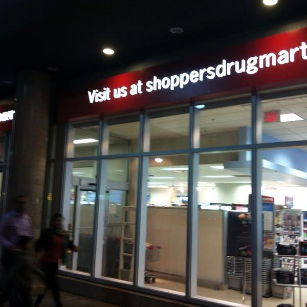 加拿大原产品牌Shoppers Drug Mart药妆加蒂诺店图片库
