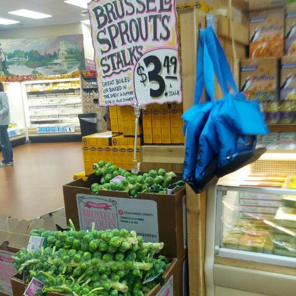 Photo taken at Trader Joe's by Dan P. on 10/12/2012-密苏里州圣刘易斯城布伦特伍德中心48号 Photo taken at Trader Joe's by Dan P. on 10/12/2012