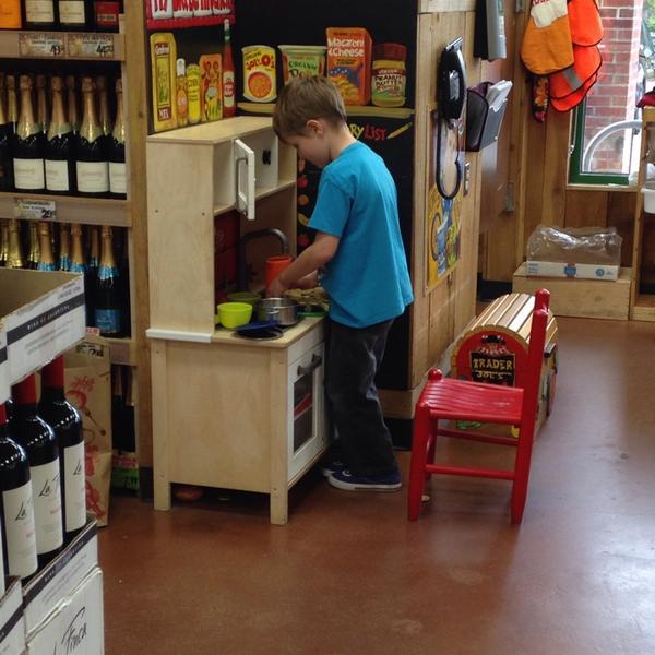 Photo taken at Trader Joe's by Monique C. on 9/29/2014-美国弗吉尼亚州莱斯顿拜伦卡梅隆大道11985 Photo taken at Trader Joe's by Monique C. on 9/29/2014