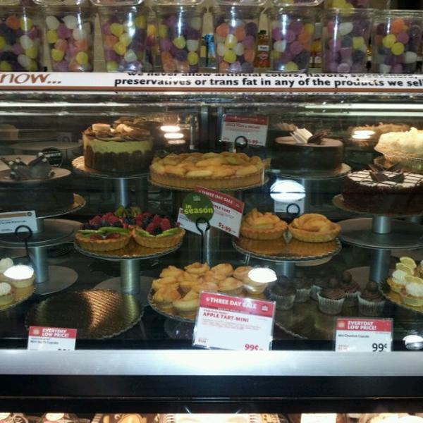 Photo taken at Whole Foods Market by Christine K. on 9/22/2012-内华达州拉斯维加斯米德湖大道西7250号 Photo taken at Whole Foods Market by Christine K. on 9/22/2012