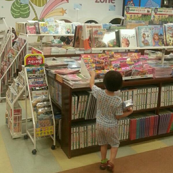 Photo taken at 홈플러스 (Home plus) by Daniel O. on 8/12/2014