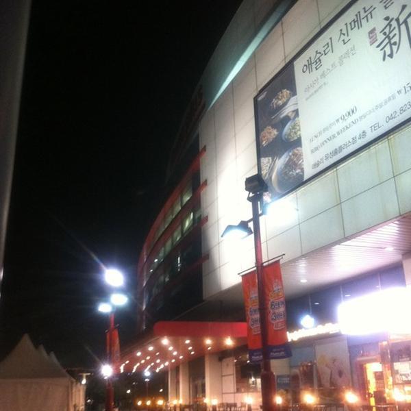 Photo taken at 홈플러스 (Home plus) by 상민 김. on 10/12/2011