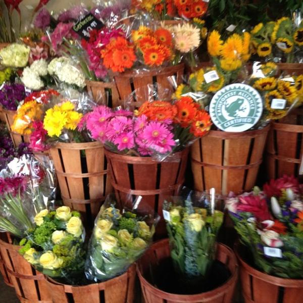 Photo taken at Whole Foods Market by Lorena M. on 8/29/2012-美国加利福尼亚州洛杉矶国家大道11666 Photo taken at Whole Foods Market by Lorena M. on 8/29/2012