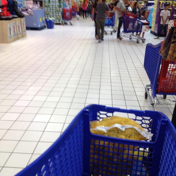 Photo taken at Carrefour by Lapsusone on 9/20/2014