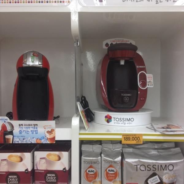 Photo taken at 이마트 / E-Mart by Milano L. on 9/2/2012-京畿道龙仁处仁区53易买得超市 Photo taken at 이마트 / E-Mart by Milano L. on 9/2/2012