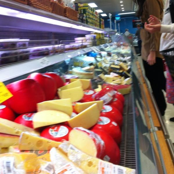 Photo taken at Coles by Chorus Call A. on 7/8/2012-澳大利亚昆士兰州布里斯班新农场梅瑟路85 Photo taken at Coles by Chorus Call A. on 7/8/2012