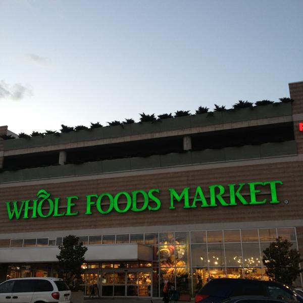 Photo taken at Whole Foods Market by Zeke F. on 8/4/2013-美国伊利诺斯州芝加哥科技教育107运河南街1101 Photo taken at Whole Foods Market by Zeke F. on 8/4/2013