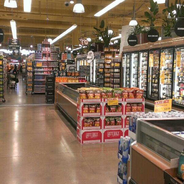 Photo taken at Whole Foods Market by Candice K. on 6/30/2013-美国伊利诺斯州芝加哥科技教育107运河南街1101 Photo taken at Whole Foods Market by Candice K. on 6/30/2013