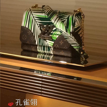 Louis Vuitton路易威登LV女包16新款小号翻盖单肩包 限量款M50965 Louis Vuitton路易威登LV女包16新款小号翻盖单肩包 限量款M50965