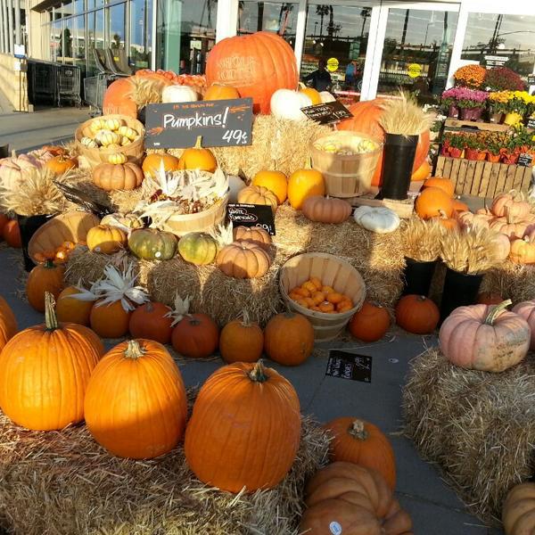 Photo taken at Whole Foods Market by Angela M. on 10/14/2013-加尼福尼亚奥克斯纳德镇中心街道650(中收集在河滨公园) Photo taken at Whole Foods Market by Angela M. on 10/14/2013