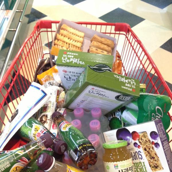 Photo taken at 홈플러스 (Home plus) by Hyein S. on 2/21/2013-京畿道城南市盆唐区925号 Photo taken at 홈플러스 (Home plus) by Hyein S. on 2/21/2013