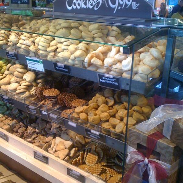 Photo taken at Whole Foods Market by Cherg410 G. on 7/17/2012-马萨诸塞州波士顿戴德姆旧区300号 Photo taken at Whole Foods Market by Cherg410 G. on 7/17/2012