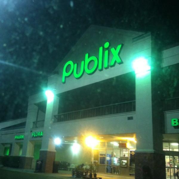 Photo taken at Publix by Neri A. on 5/27/2012