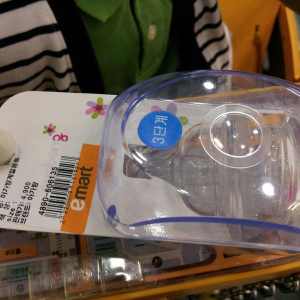 Photo taken at 이마트 (emart) by Jisung K. on 11/15/2013