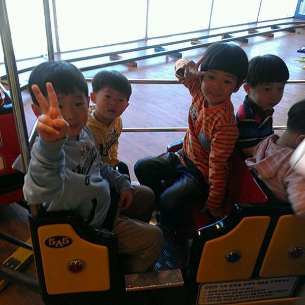 Photo taken at 롯데마트 (LOTTE Mart) by BongJun C. on 3/11/2012