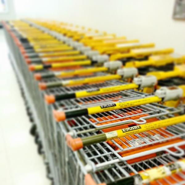 Photo taken at 이마트 (e-mart) by Yongmin K. on 10/13/2014-大邱广域市北区93易买得超市 Photo taken at 이마트 (e-mart) by Yongmin K. on 10/13/2014