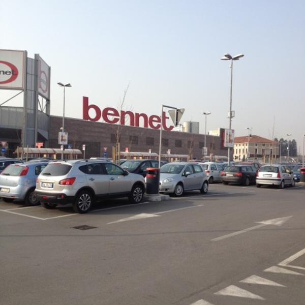 Photo taken at Bennet by Sara C. on 3/16/2012-意大利伦巴第里奥伦巴第大街 Photo taken at Bennet by Sara C. on 3/16/2012