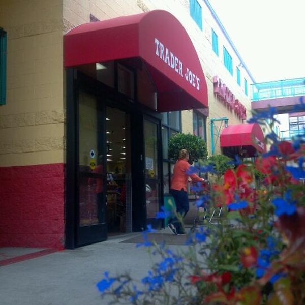 Photo taken at Trader Joe's by Todd T. on 10/11/2011-加利福尼亚州旧金山第九街555号 Photo taken at Trader Joe's by Todd T. on 10/11/2011