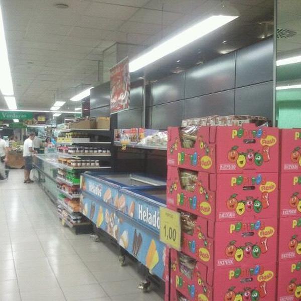 Photo taken at Mercadona by Sofía P. on 5/26/2012