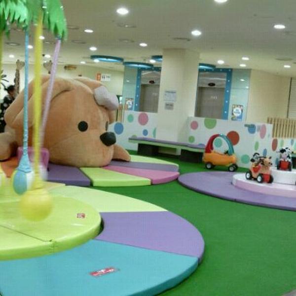 Photo taken at 이마트 / E-Mart by Mimi L. on 10/31/2011